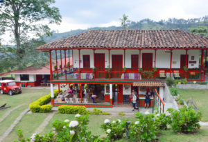 Dom wybudowany w tradycyjnym kolonialnym stylu